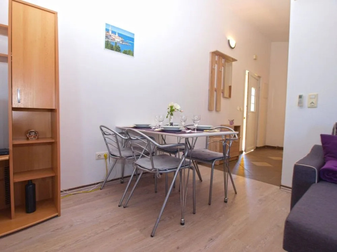 Apartment 1496