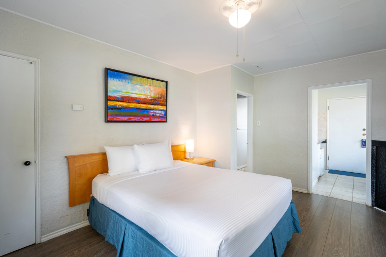 2400 Motel Vancouver photo 6
