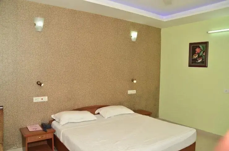 Hotel Shine 72