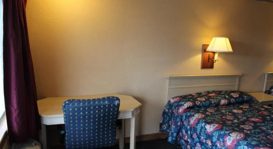 Hometown Inn Fort Wayne