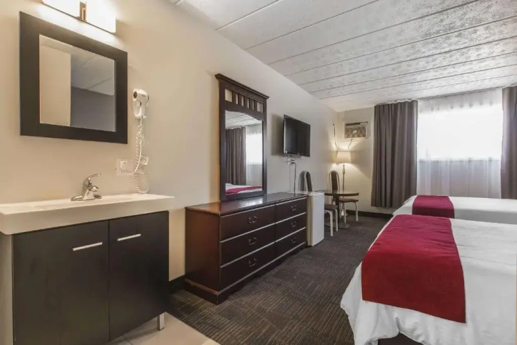 Economy Quadruple Basement room