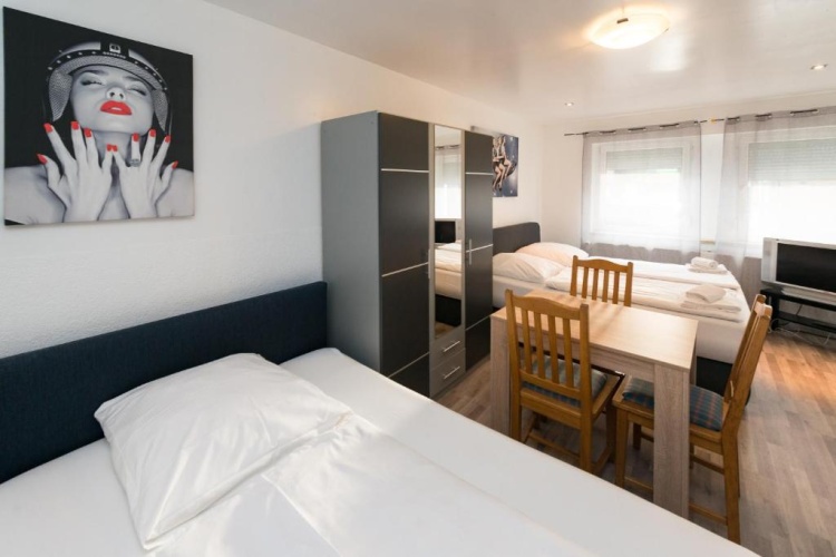 Standard Triple room