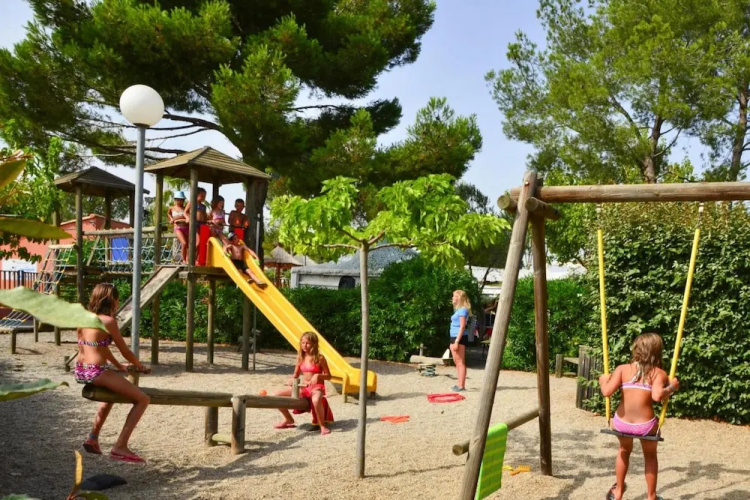 Mobilhome in Bessan With Terrace