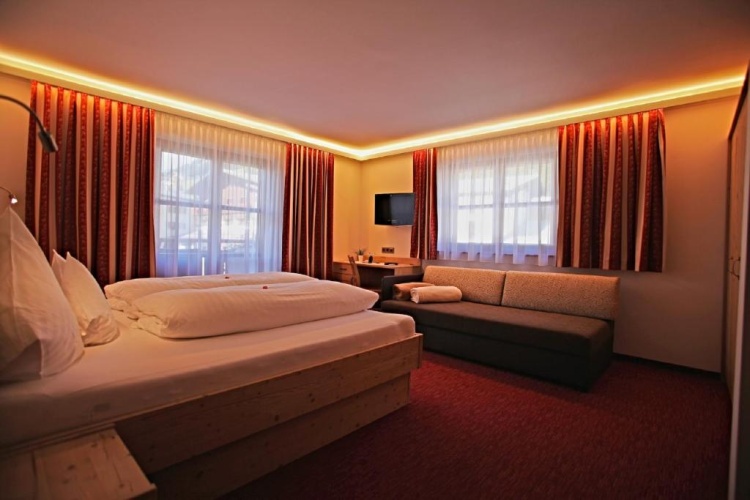 Standard Triple room