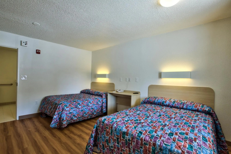 Motel 6 Dothan, AL