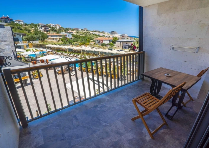 Deluxe Triple room with courtyard view