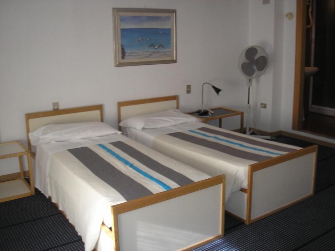 Economy Triple room