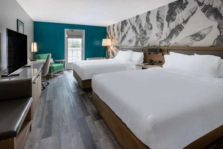 Standard Quadruple room with balcony and with pool view
