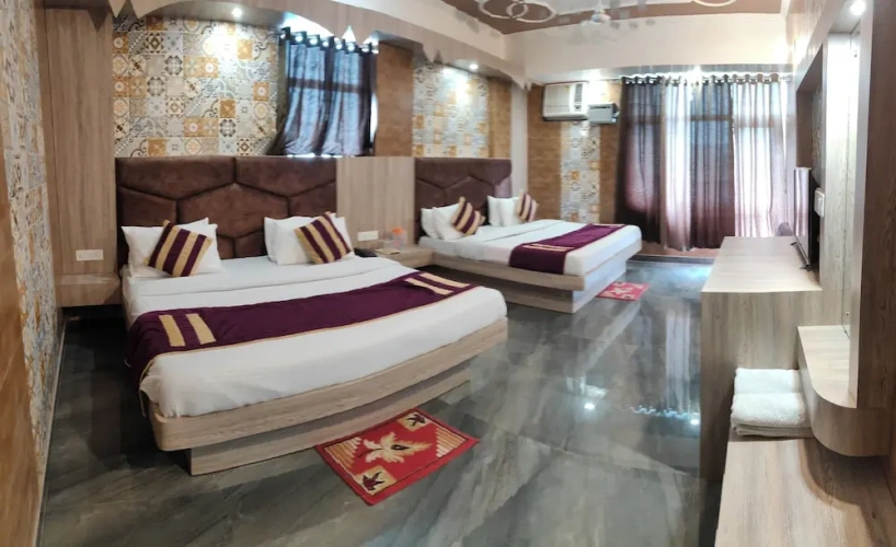 Standard Quadruple Family room