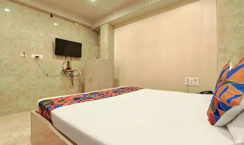 Fabhotel Comfort Inn