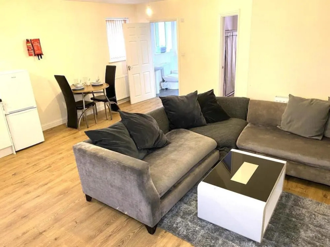 Impeccable 1-bed Apartment in Town Centre Luton