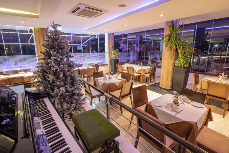 Suites Hotel Omeya