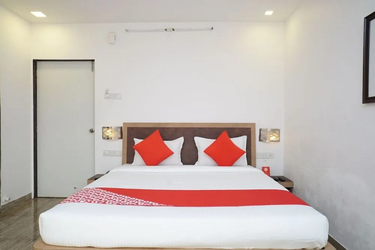 OYO 18730 Galaxy Inn