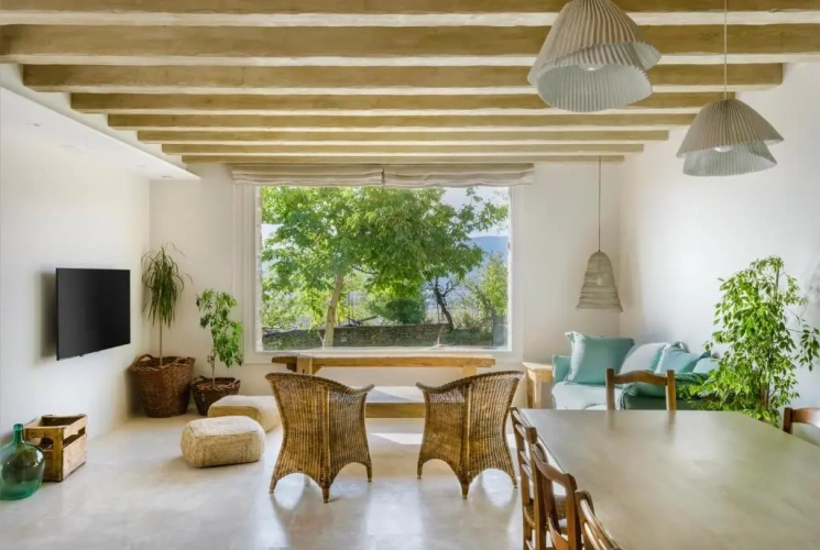 5 Bedrooms Cottage