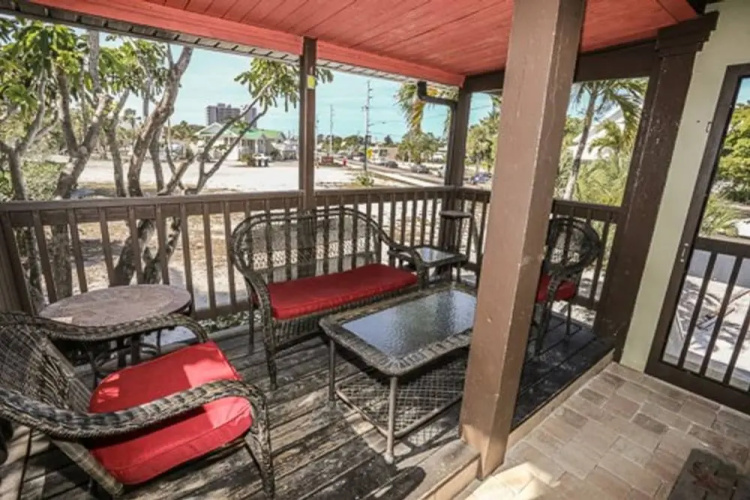 2518 Estero