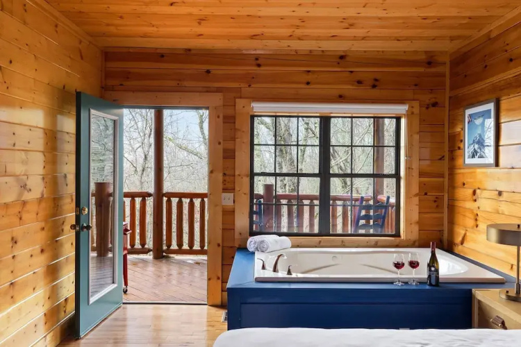 Bears Den Rustic Mountain Hideaway 6 Bedroom Home by Overmoon