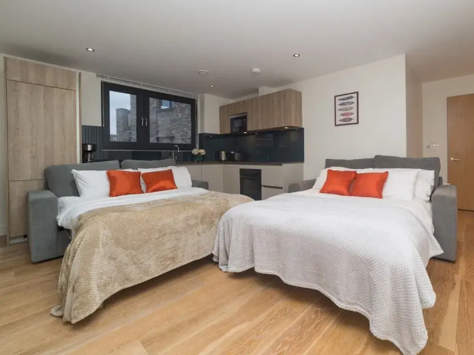 Central Tower Bridge Apartment