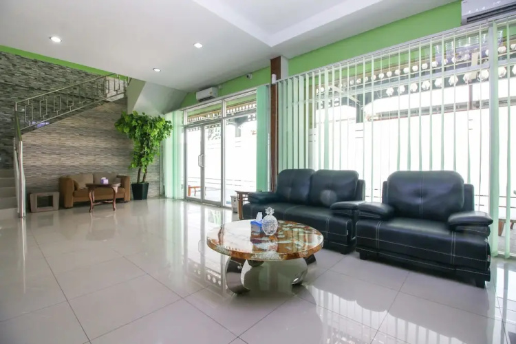 Airy Bandara Adi Soemarmo 3 Solo