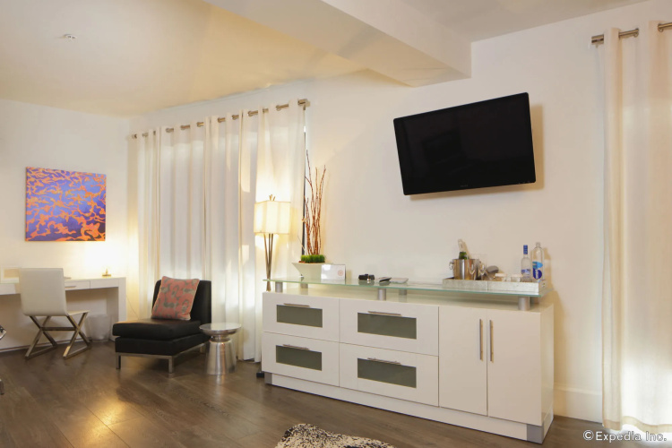 Ithaca Hotel
