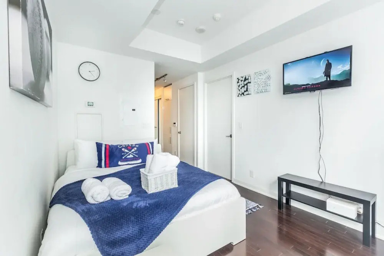 New!! Couples Retreat.luxury Condo.central
