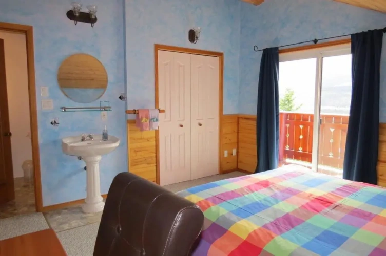Standard room with mountain view