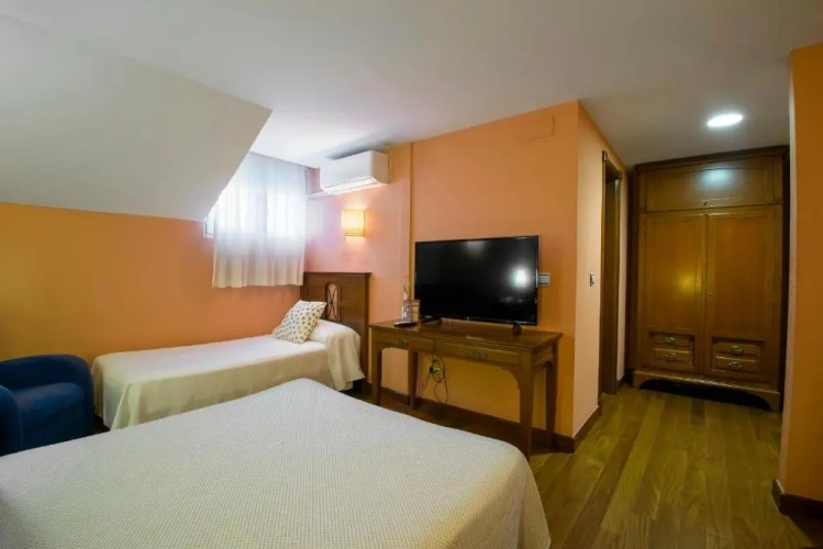Standard Triple room with view