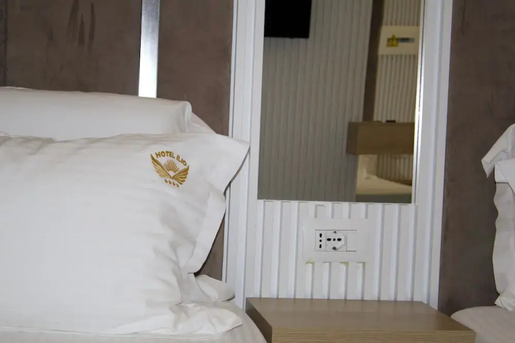 Ilio Boutique Swim Up Rooms