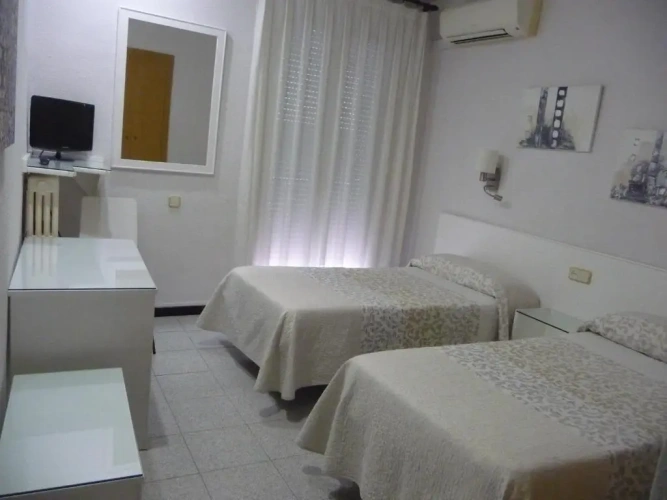 Standard Triple room