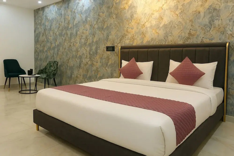 Let'stay- Sector-70 Noida