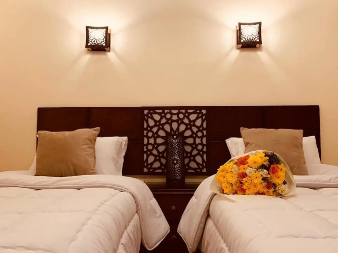 9 Pyramids Inn