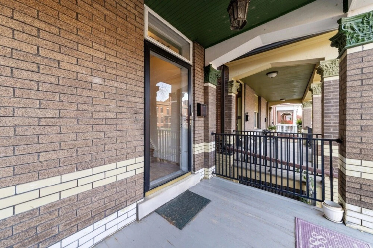 The Dobbs Manor 3 Bedroom Duplex by Redawning