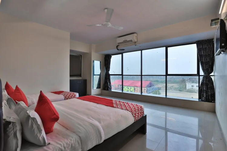 Siddhi Vinayak Rooms By OYO Rooms