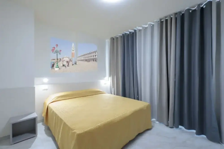 Deluxe Double room with city view