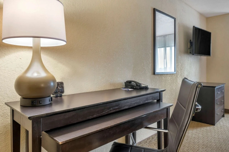 Comfort Suites