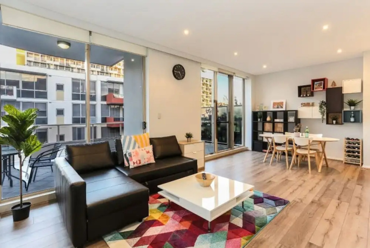 Beautiful home 2beds Apt @Waterloo-Close to CBD