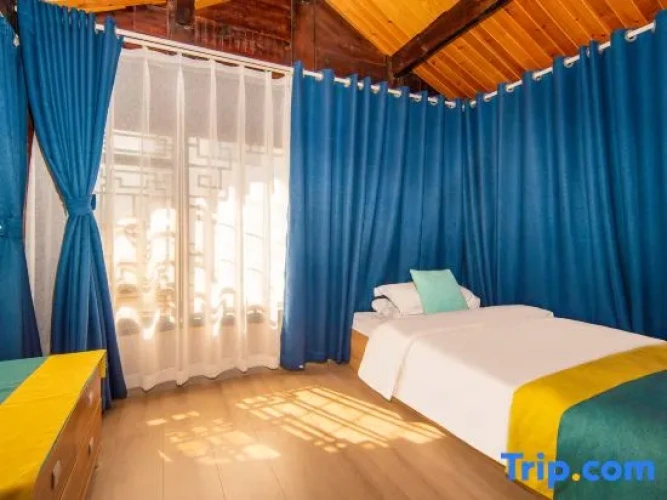 Standard Twin room with courtyard view