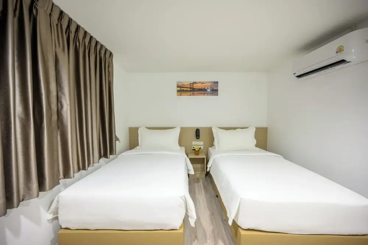 Deluxe Twin room with city view