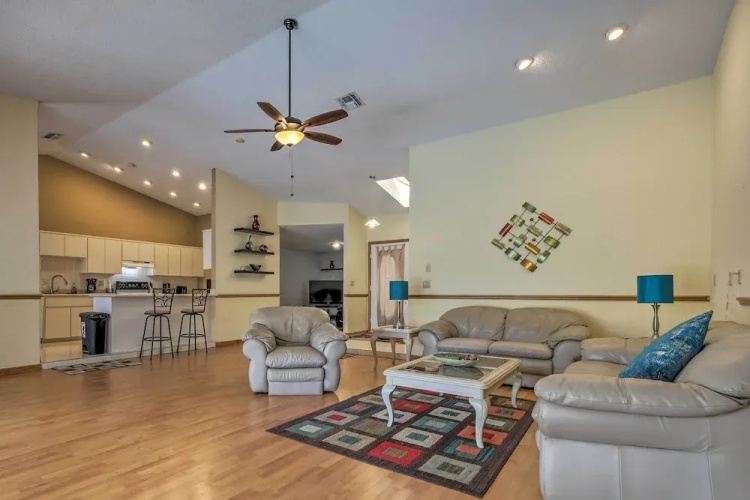 Spring Hill Home w/ Pool ~ 1 Mi to Weeki Wachee