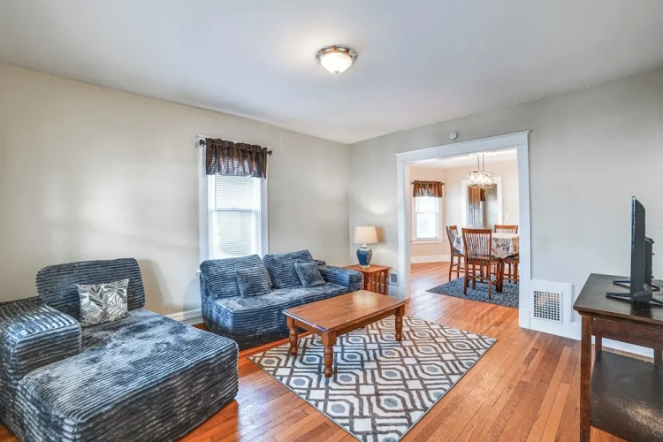 2 Bedrooms Apartment