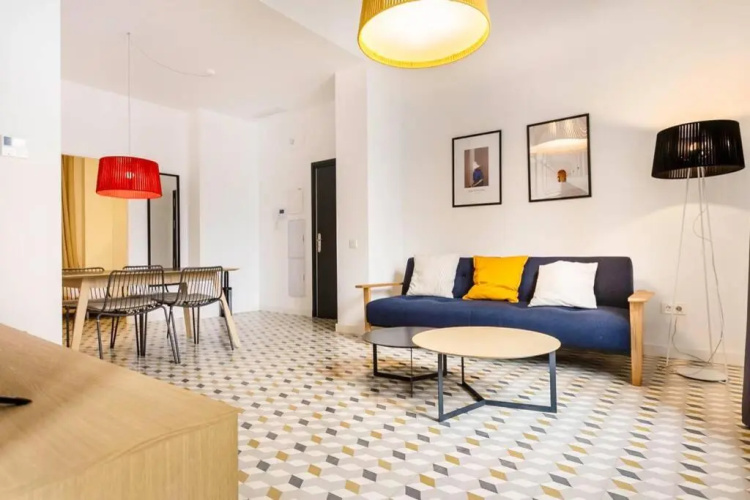 Pop Art, 2BD ground Central Apartment