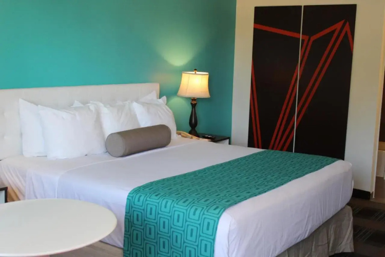 Howard Johnson Express Inn