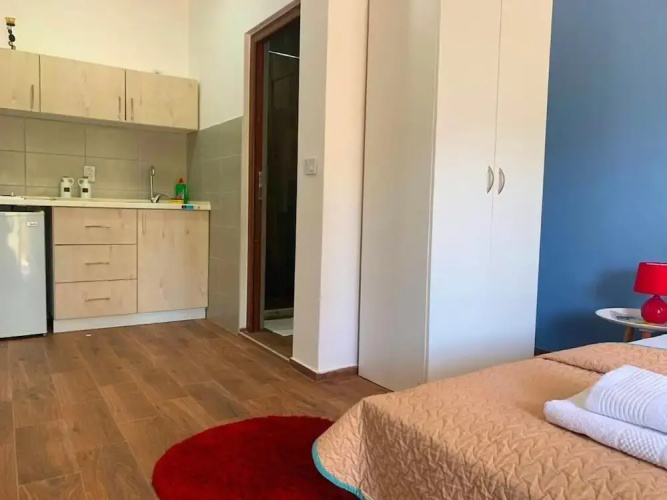 Room-cozy Studio With Terrace- Street vi
