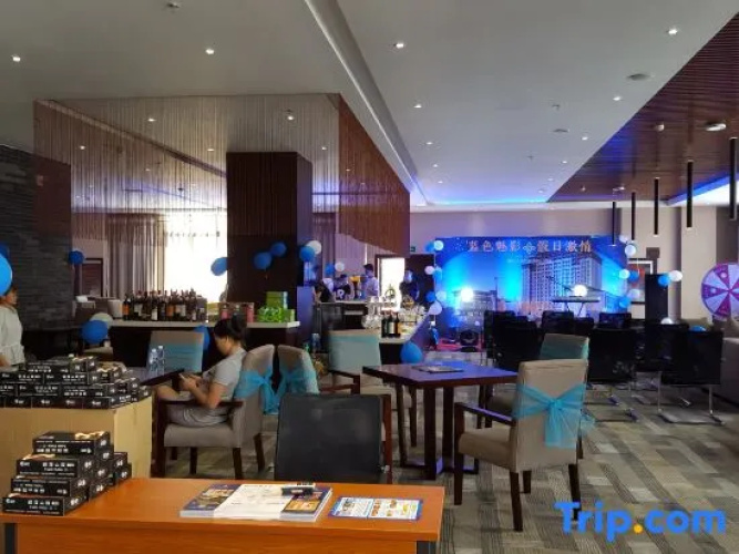 Yiqing Holiday Hotel