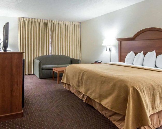 Quality Inn & Suites At Dollywood Lane