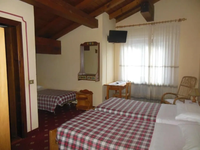 Standard Triple room