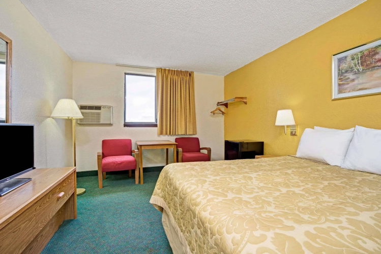 Super 8 by Wyndham Moorhead