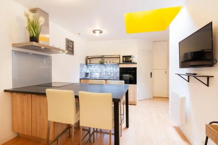 2 Bedrooms Apartment