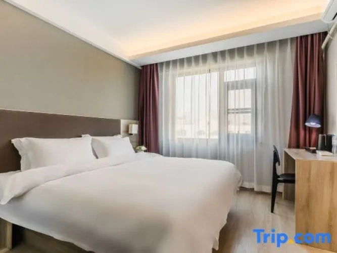 Standard Double room with city view
