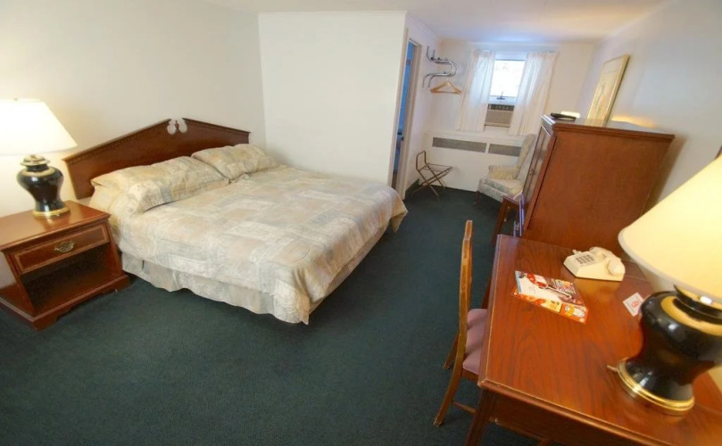 Bird's Nest Motel