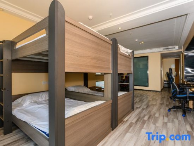 Bed in Dorm with sea view